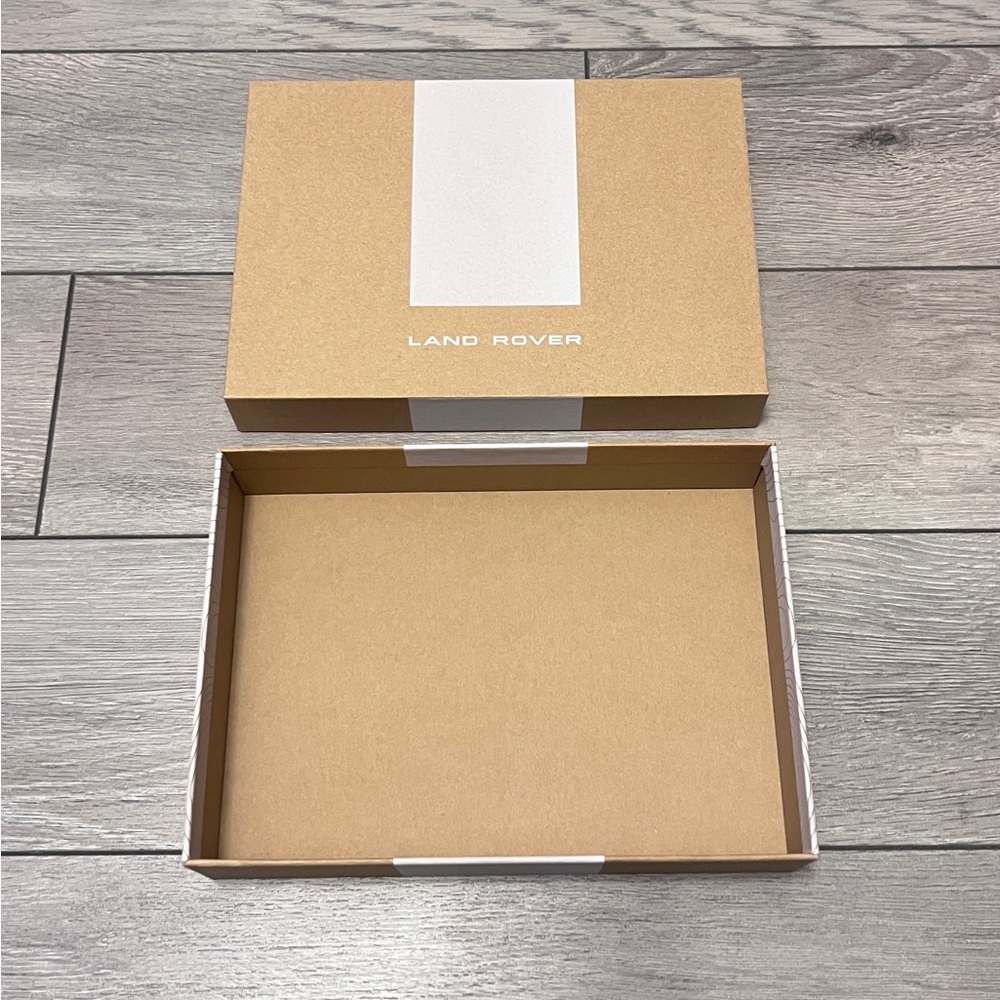 Land Rover Gift Box - Picture 2 of 2